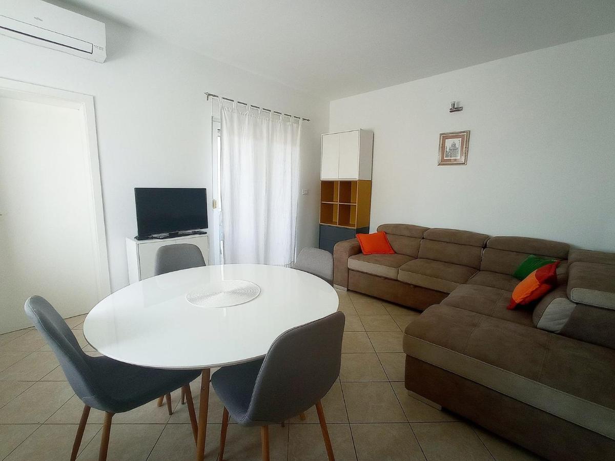 Apartments With A Parking Space Bilo, Primosten - 12868 Luaran gambar